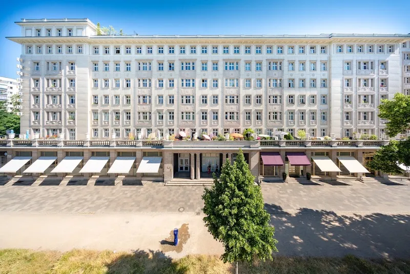Wohnung in Friedrichshain nahe dem Strausberger Platz neu zu vermieten - WBS erforderlich ! — photo 1